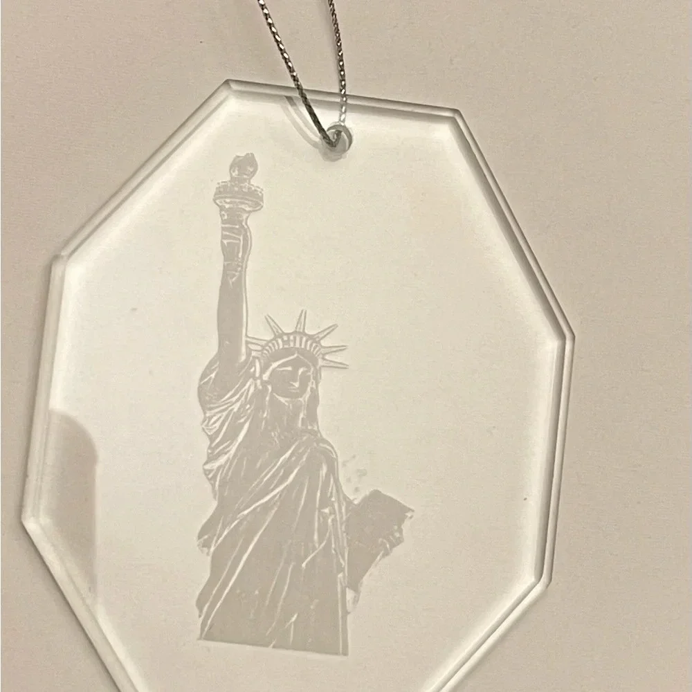 NIB Statue of Liberty Etched Glass Ornament